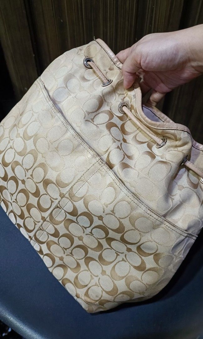 Coach Signature Drawstring Shoulder Bag Orig Large (Category: Shoulder Bags) located in Cavite. Submitted by premfinds (Listing ID 1456607324, Image 2). Description: orig coach signs of usage.