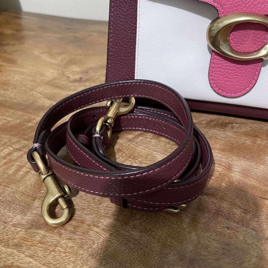 Coach Tabby Top handle (Category: Luxury Bags & Wallets) located in Manila. Submitted by shnqlbio (Listing ID 1456755055, Image 2). Description: Preloved still in pristine condition Guaranteed OG 🇯🇵.