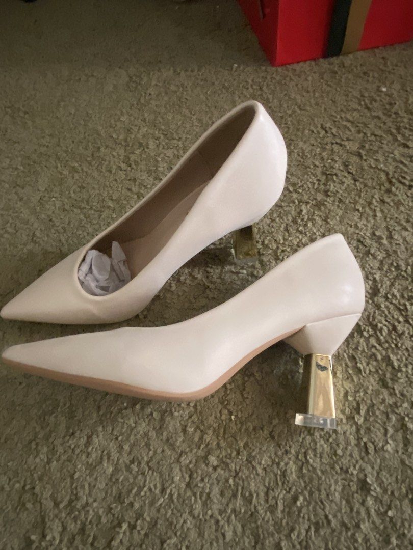 Cream Beige Pointed Heels 35 (Category: Heels) located in Manila. Submitted by 123declutter5 (Listing ID 1456664135, Image 2). Description: RFS: wrong size, does not fit me Super comfortable Brand new, never worn outside Loc: Pasig Lp: 400.