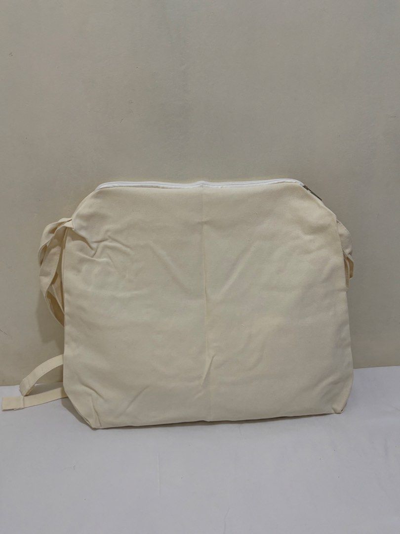 Cream Canvas Tote Bag with Zipper (Category: Tote Bags) located in Muntinlupa City. Submitted by kynee (Listing ID 1456657423, Image 1). Description: .