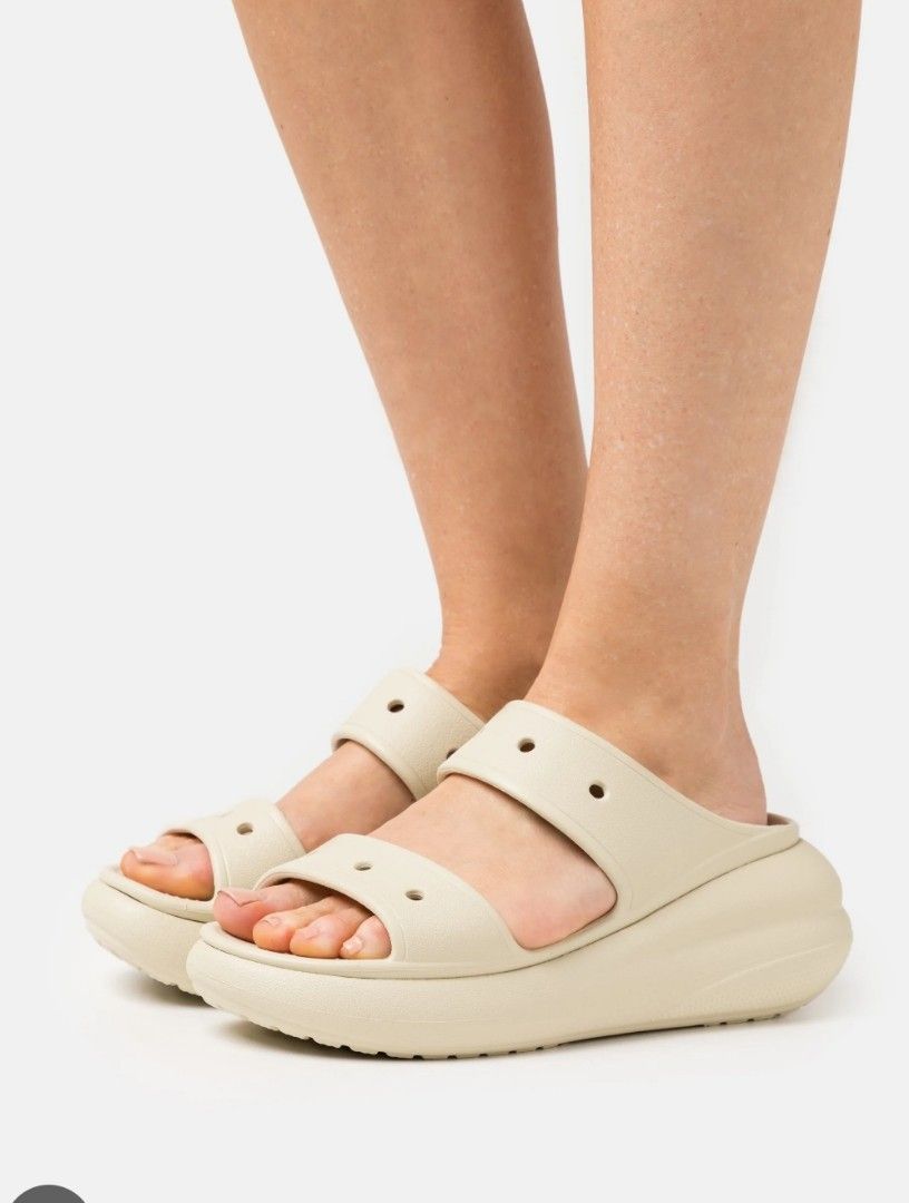 Crocs Classic Crush Sandal in white (Category: Sandals) located in Baguio. Submitted by ozara.06 (Listing ID 1456753710, Image 2). Description: Crocs Classic Crush Sandal in white Original Size 7 or 24cm In very good condition May unting dikit marks sa sole kc dinikatan ng sole pads 1300.