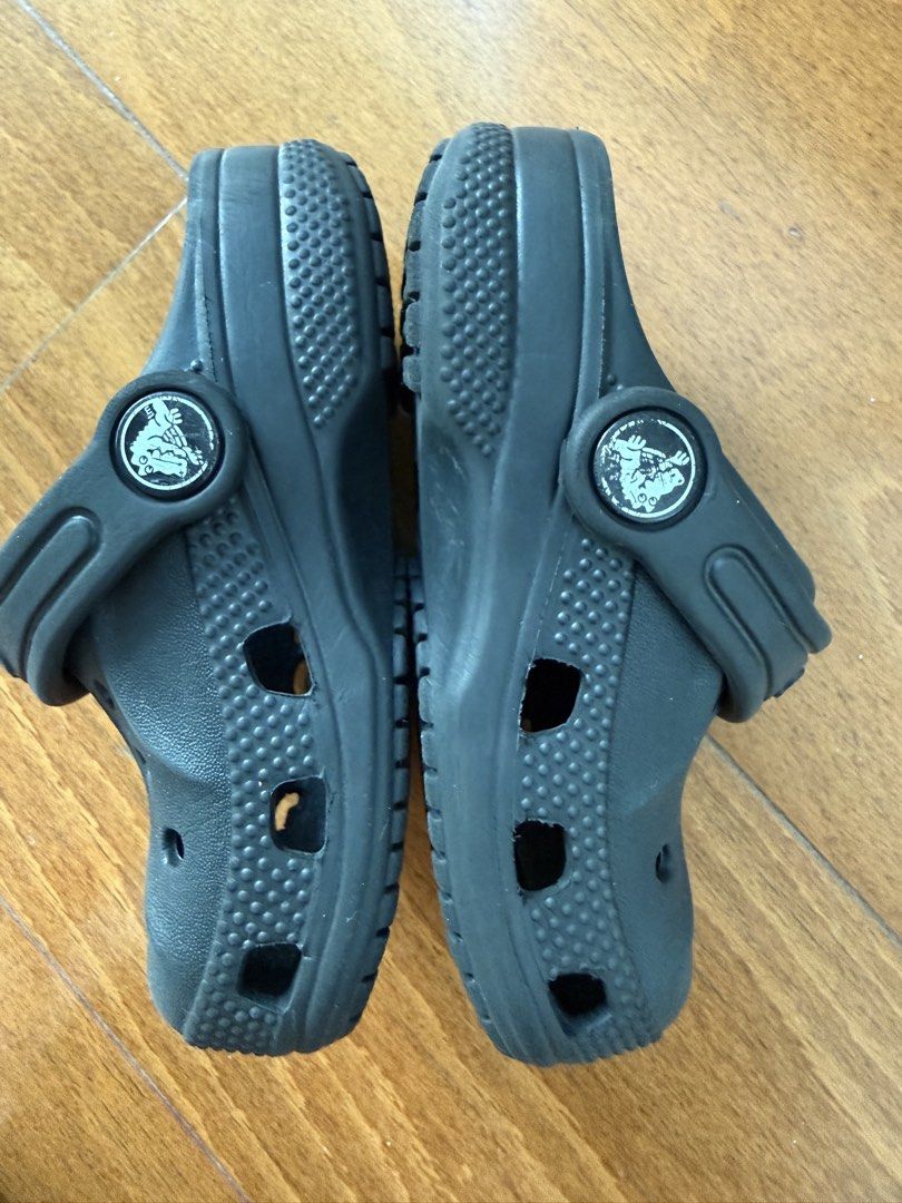 Crocs toddler black c6 (Category: Babies & Kids Fashion) located in Makati City. Submitted by nmvs1 (Listing ID 1456649685, Image 3). Description: Original crocs black color Toddler kids size c6 = 13.2cm Unisex design lightly used.