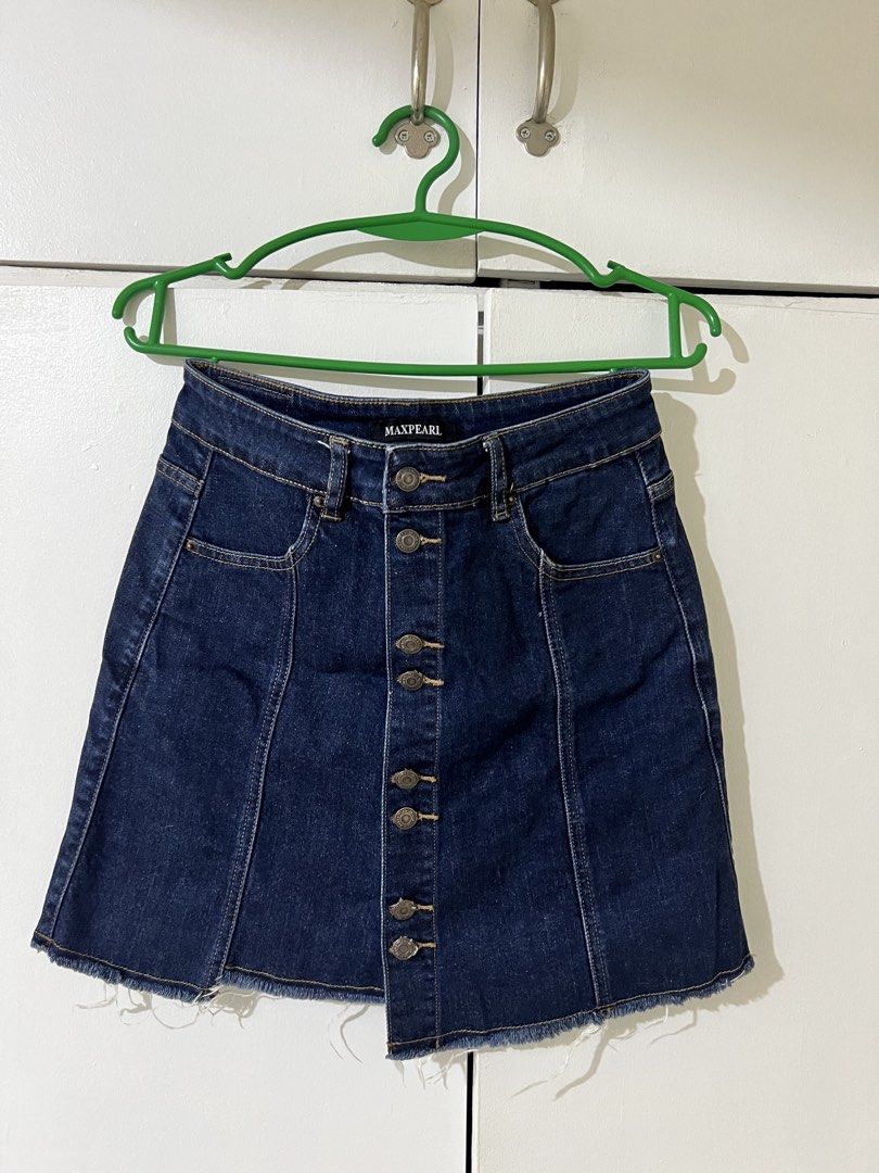 Dark Wash Button-Front Denim A-Line Skirt (Category: Skirts) located in Quezon City. Submitted by airajaime (Listing ID 1456649386, Image 1). Description: - Dark wash denim A-line skirt with jagged hem details - Really unique shape! Very geometric - Really love this one, I just don't like A-line as much as I did before Measurements laid flat: Waist: 26-27 Length: 15-16 in .