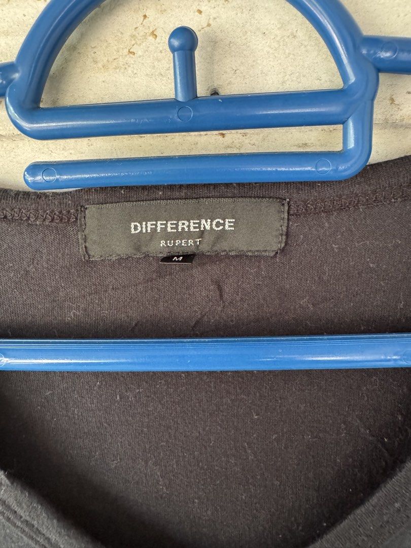 DIFFERENCE RUPERT (Category: Longsleeves) located in Tumpat. Submitted by deqla2727 (Listing ID 1456628139, Image 3). Description: DIFFERENCE RUPERT saiz M pit18 labuh26 bhu16.5 sleve25 cndn9/10 call,wsap0129636410 C37.
