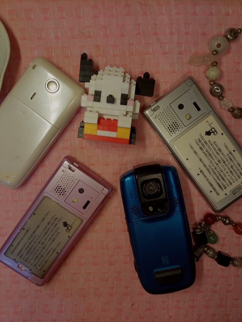 DIGICAM FLIP PHONE (Category: Cameras) located in Dagupan City. Submitted by lab_ukay_ta (Listing ID 1456766169, Image 2). Description: Y2K DIGICAM FLIP PHONE FS! GOOD DIGICAM ALTERNATIVE 1200 - 2200 TAKE BOTH CREAM AND SILVER ₱2300 ALL PRICES ARE NEGOTIABLE :33 RESERVED: PINK AND BLUE MESSAGE ME FOR VIDEO!.