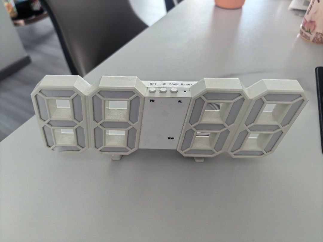Digital clock (Category: Lighting) located in Singapore. Submitted by hajibubu (Listing ID 1456636262, Image 2). Description: .