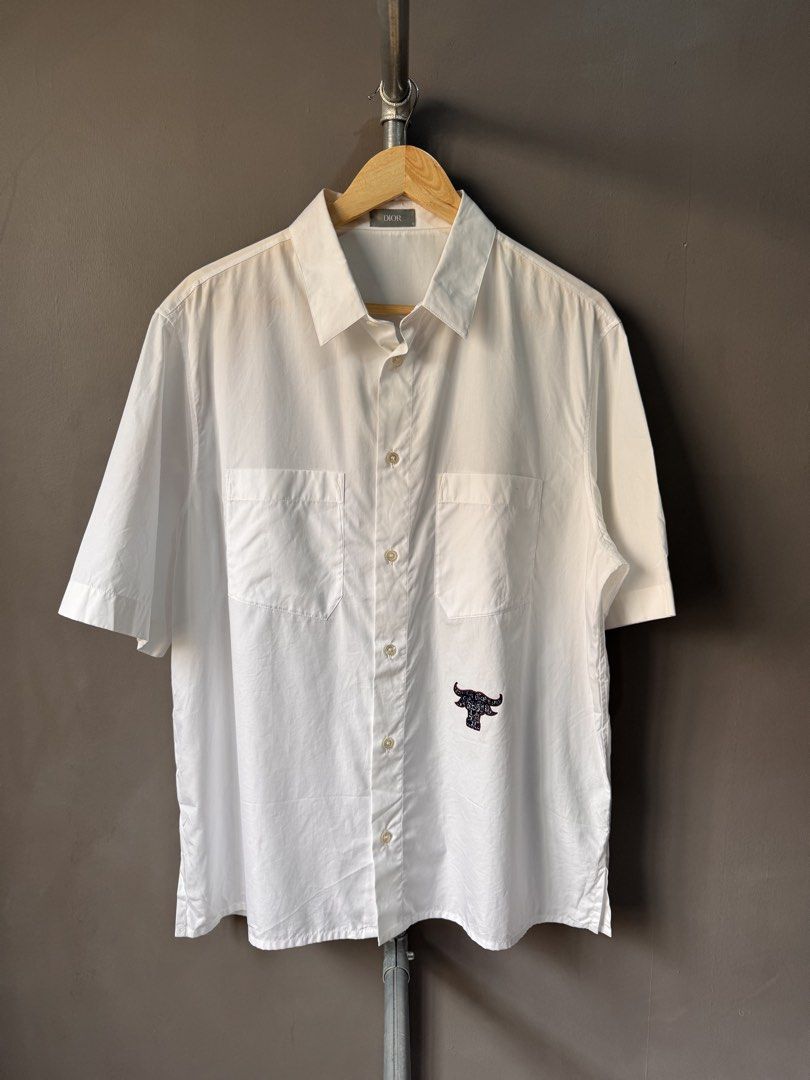 Dior - Stussy - White Button Up shirt (Category: Activewear) located in Cabuyao City. Submitted by _streetflavor (Listing ID 1456613255, Image 1). Description: Dior - Stussy - White Button Up shirt Excellent Size: 42 on tag fits Large Length: 28.5 Width: 23.5 -10,000 pesos Dm.
