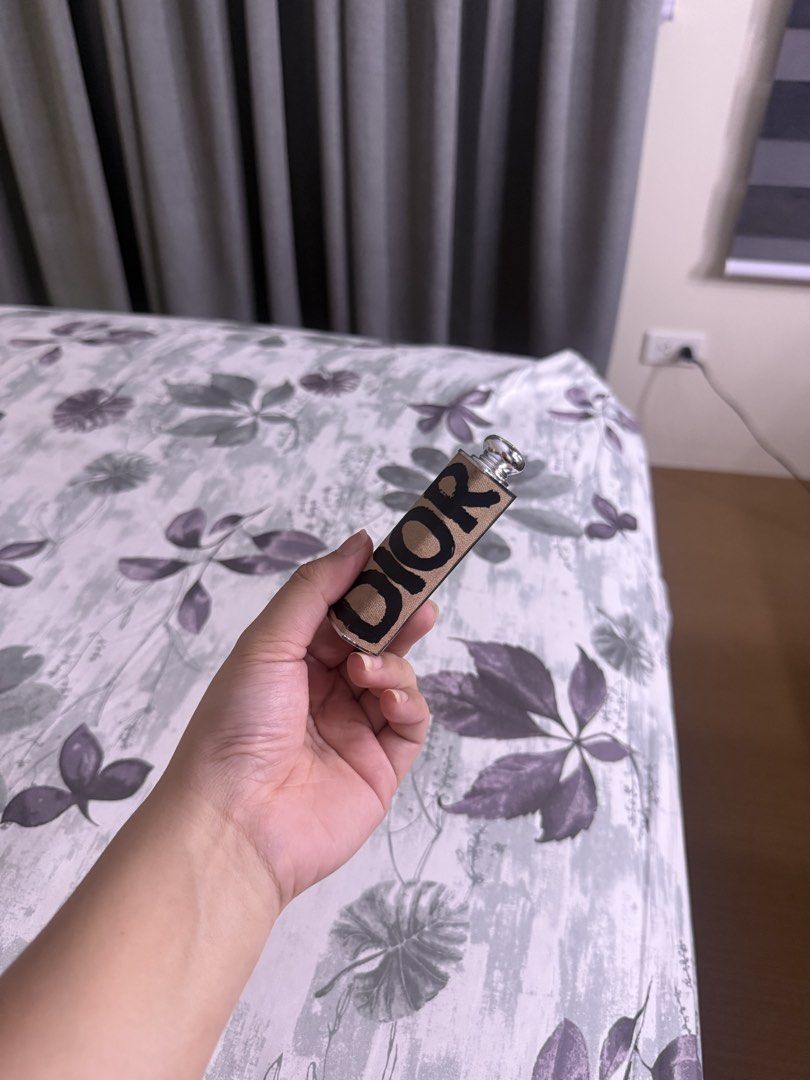 Dior Lippie (Category: Makeup) located in Manila. Submitted by diyeena2993230 (Listing ID 1456748480, Image 1). Description: - Mini Dior perfume bottle - Small and portable, great for travel or your bag - Features the iconic Dior logo - Sample size, perfect for trying out the scent.