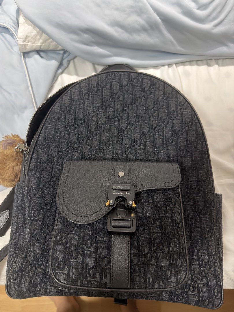 Dior Men’s Saddle Zip Backpack (Category: Luxury Bags & Wallets) located in Manila. Submitted by coolfish_47135c (Listing ID 1456729498, Image 1). Description: Dior Men’s Saddle Zip Backpack RFS- Not used anymore, was used for school.