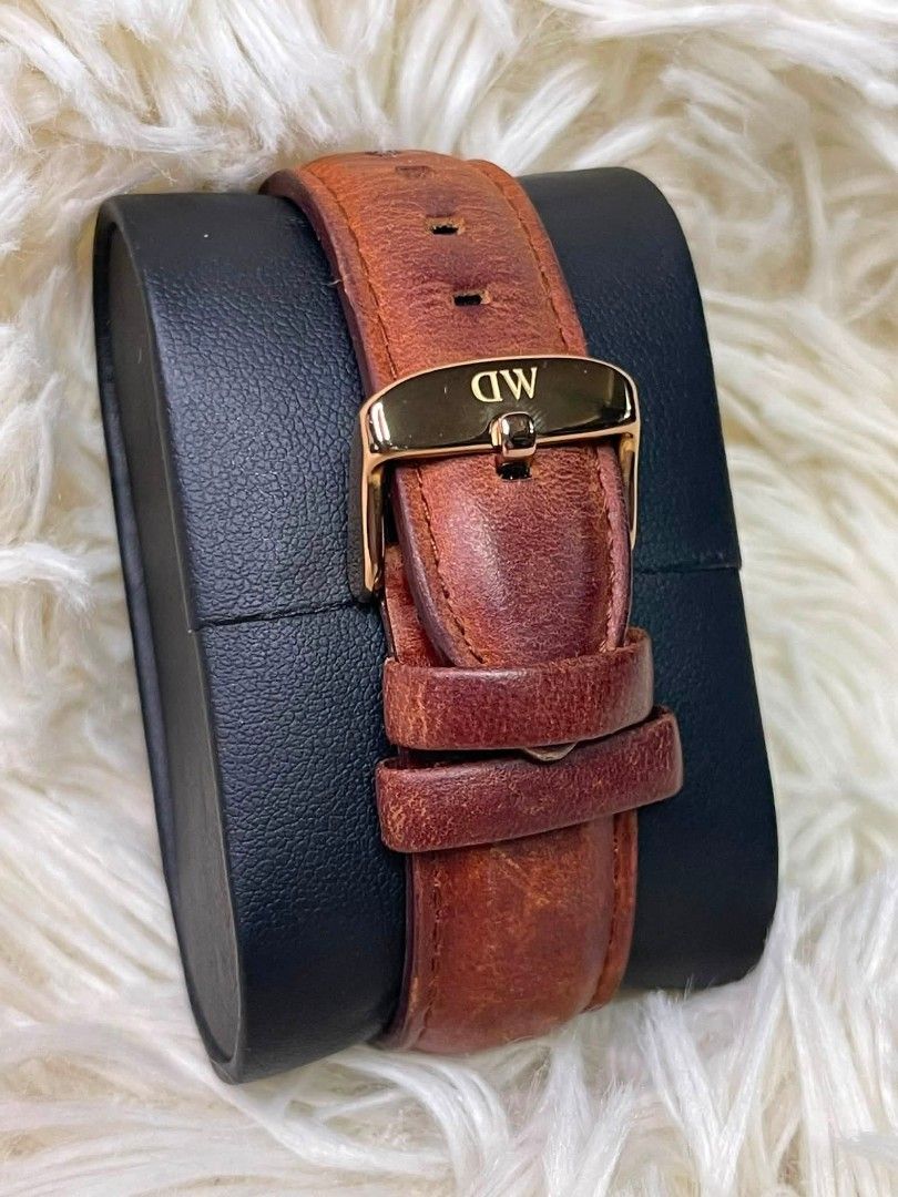 DW Classic (Category: Men's Watches) located in Manila. Submitted by -daddyles (Listing ID 1456753104, Image 3). Description: DANIEL WELLINGTON Classic St Mawes ✨ A timeless classic for those who love that clean, minimalist look. 🤎⌚️ • Brand: Daniel Wellington • Model: Classic St Mawes • Dial: White minimalist dial • Case: Rose-gold tone • Strap: Genuine leather style, brown • Movement: Japanese movement • Water Resistance: 3 ATM • Case: Approx.