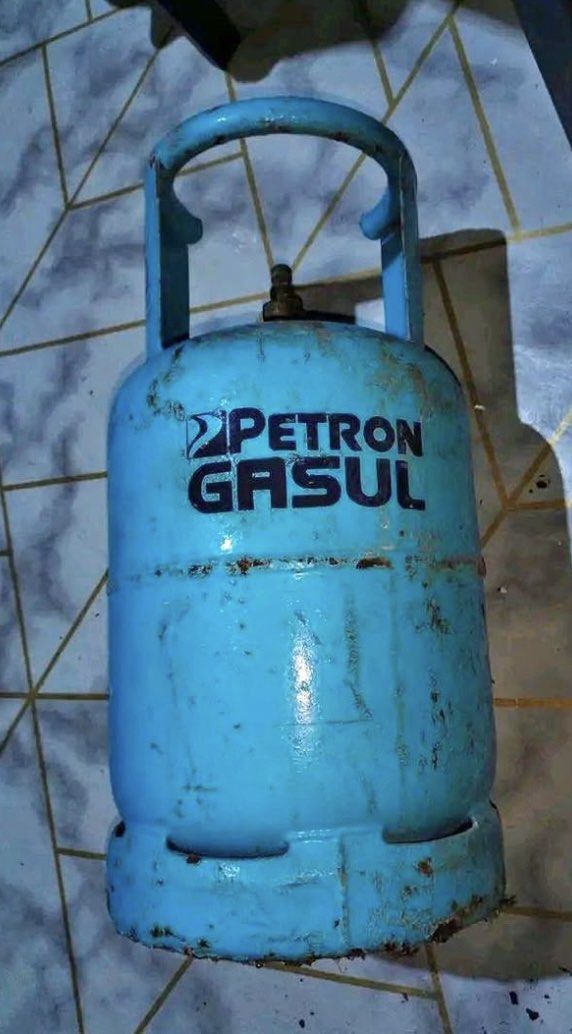 Empty gas tank (Category: Other Home Appliances) located in Manila. Submitted by aimas05 (Listing ID 1456661444, Image 1). Description: Empty gas tank for sale 7kg petron gasul plaridel bulacan.