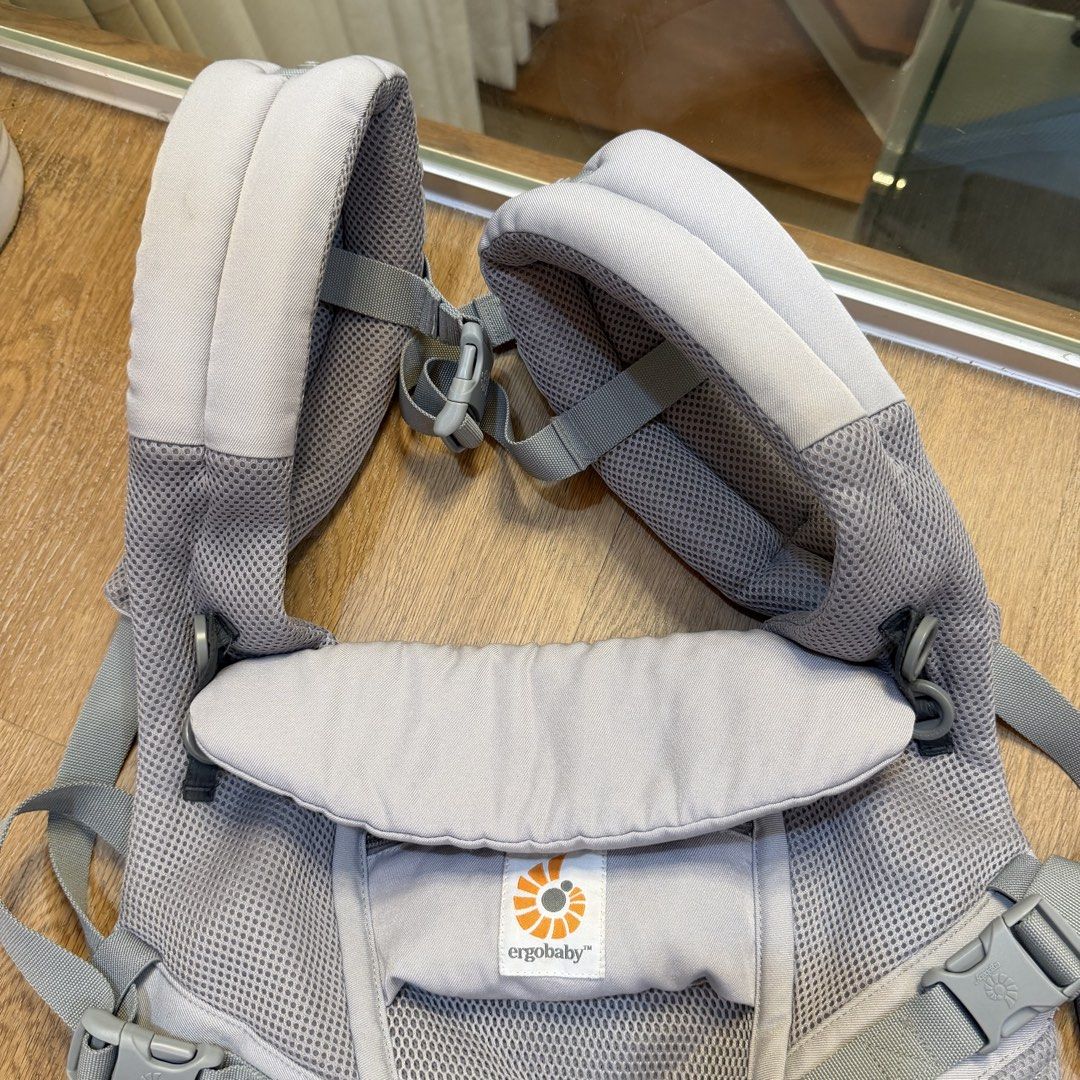 Ergobaby Adapt Cool Air Pearl Gray (Category: Carriers & Slings) located in Makati City. Submitted by japankybabies (Listing ID 1456697876, Image 3). Description: Good as new 2pcs avail No box 4k excellent condition.