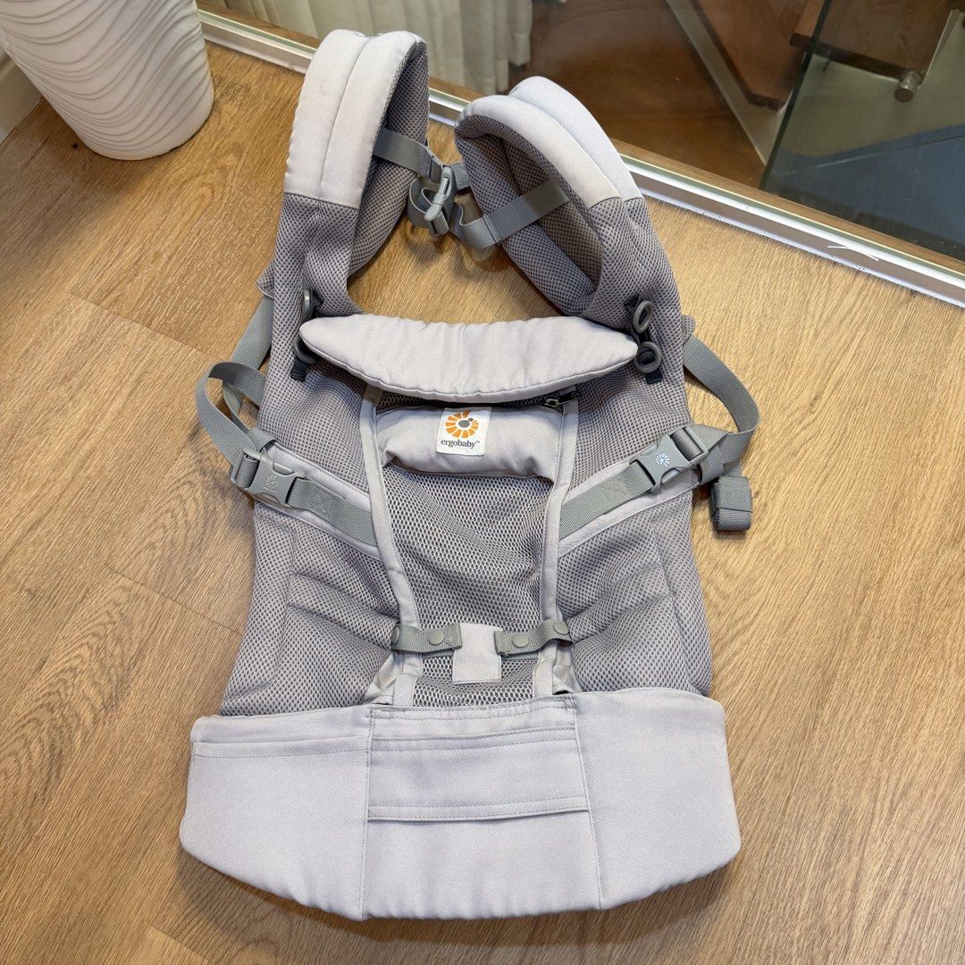 Ergobaby Adapt Cool Air Pearl Gray (Category: Carriers & Slings) located in Makati City. Submitted by japankybabies (Listing ID 1456697876, Image 2). Description: Good as new 2pcs avail No box 4k excellent condition.
