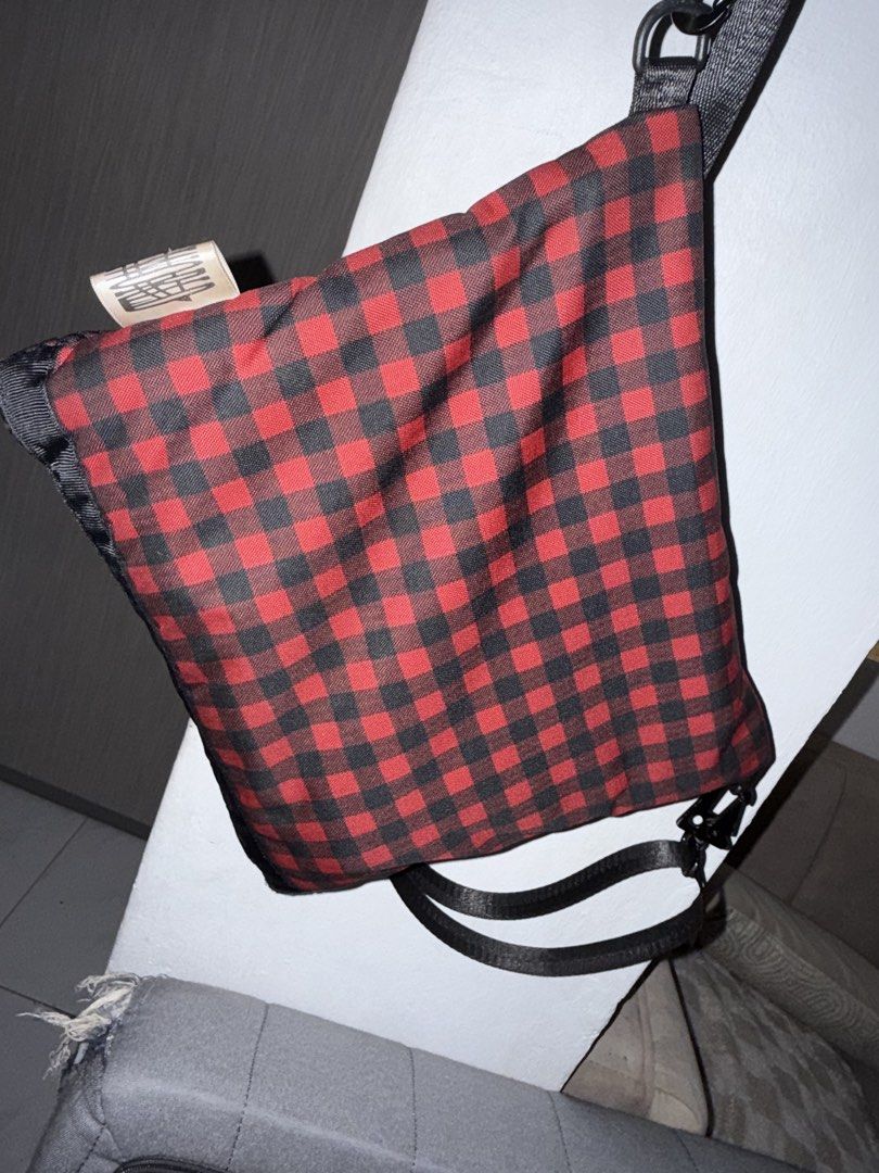 fdw (Category: Sling Bags) located in Singapore. Submitted by ilu_aqid (Listing ID 1456635534, Image 3). Description: .