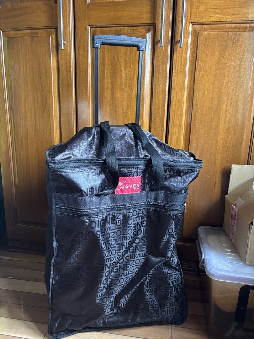 Foldable Trolley Ecobag (for extra checked in baggage) (Category: Travel Essentials & Accessories) located in Bacoor. Submitted by kamahalan.vintage (Listing ID 1456682428, Image 1). Description: - Bold expandable rod - Wear resistant crystal wheel - zipper bag - Capable of bearing 20-25KG Used this for my last Bangkok shopping trip Perfect for extra checked in baggage. Like new!.