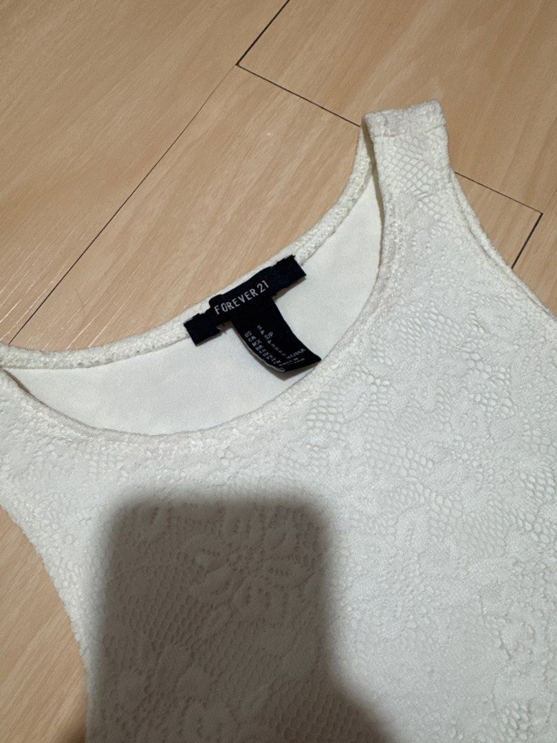 Forever 21 White Lace Halter Neck Crop Top (Category: Sleeveless) located in Manila. Submitted by sumisloveditems (Listing ID 1456772597, Image 2). Description: White lace crop top from Forever 21 size: S ₱150 Mode of payment: Gcash Gotyme Mode of delivery: J&T SDD.