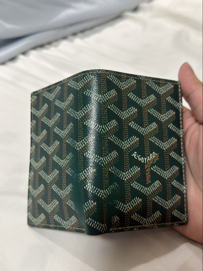 Goyard St. Pierre Wallet (Category: Luxury Bags & Wallets) located in Manila. Submitted by coolfish_47135c (Listing ID 1456729134, Image 3). Description: - Authentic St. Pierre Wallet - Classic green pattern - Includes original Goyard box .