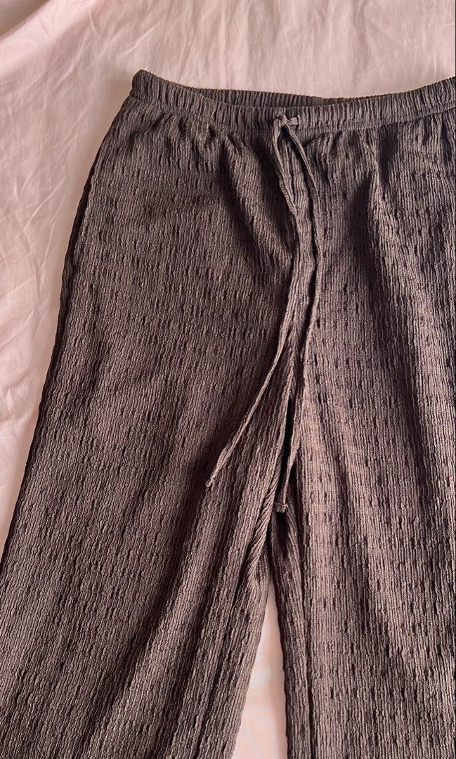 GU brown bottoms (Category: Other Bottoms) located in Quezon City. Submitted by spacecleanse (Listing ID 1456676826, Image 3). Description: Petite friendly Size M but fits XS-S Bought in jp.