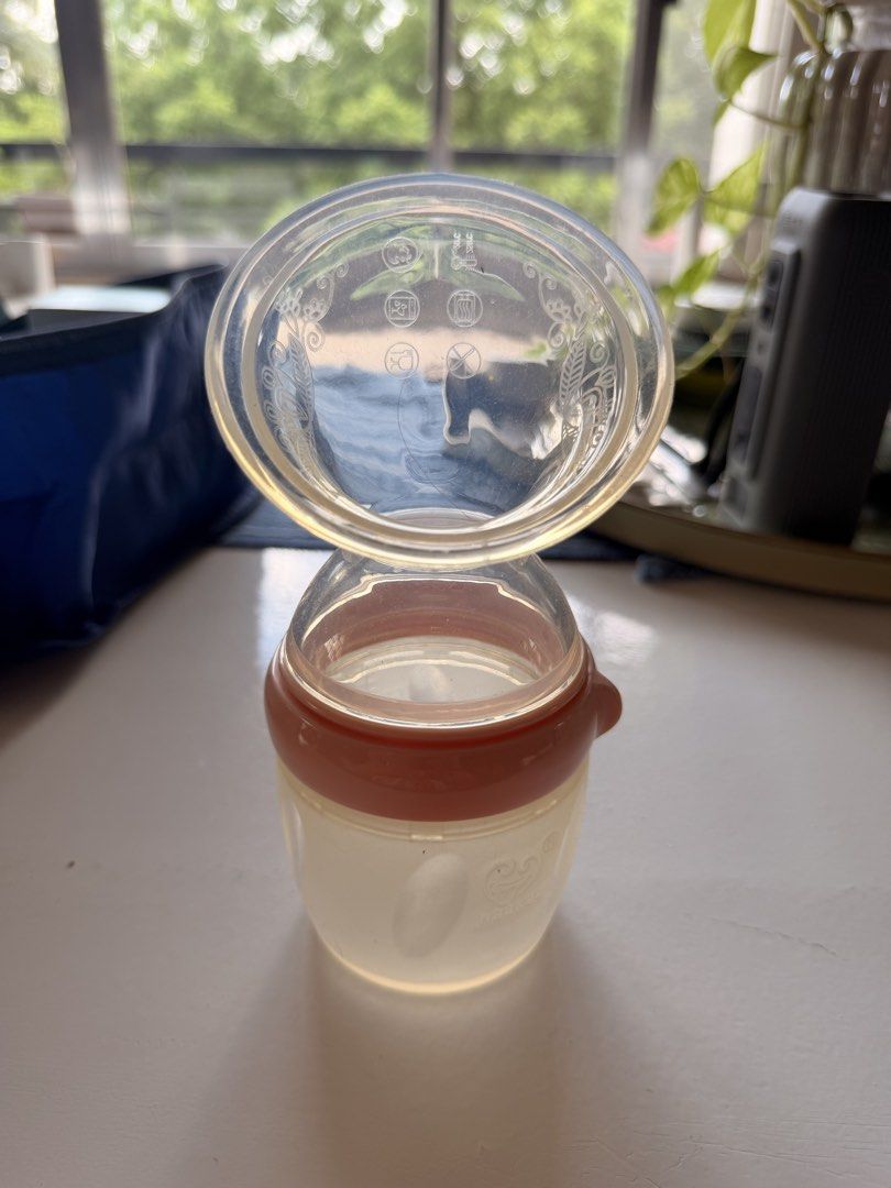Haakaa Gen 3 Silicone Breast Pump 160ml (Category: Breastfeeding & Bottle Feeding) located in Muntinlupa City. Submitted by nmphk (Listing ID 1456668213, Image 2). Description: - Haakaa Gen 3 Silicone Breast Pump - 160ml capacity - Collect letdown easily, and convert top to nipple - Efficiently collects breast milk - Easy to use and sterilise - BPA, PVC, and phthalate-free - Portable design for on-the-go - Ideal for breastfeeding mothers - NIPPLE