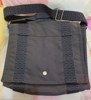 (Category: ) located in . Submitted by kazi_preloved (Listing ID 1456779800, Image 1). Description: .