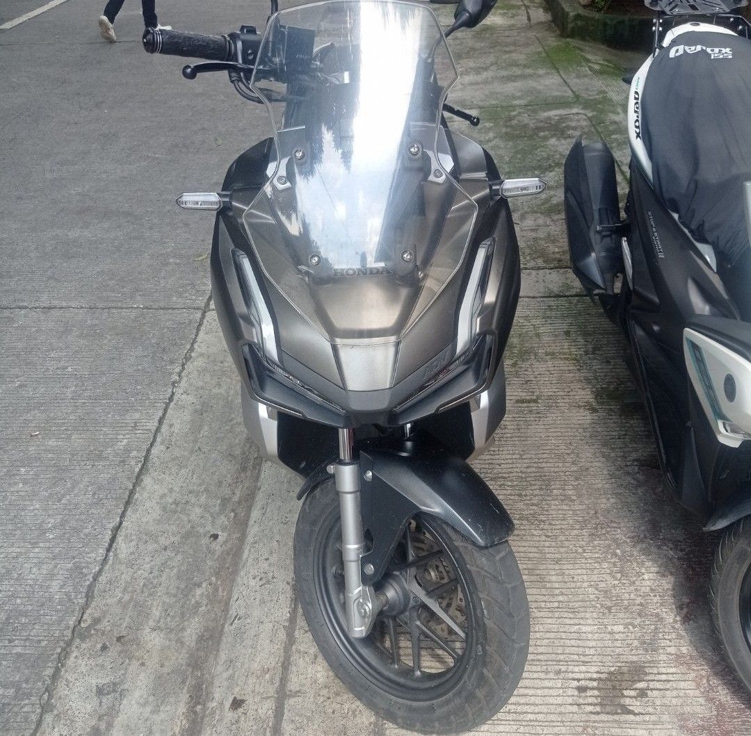 Honda ADV 150 Scooter (Category: Motorbikes for Sale) located in Quezon City. Submitted by ratatatataaz (Listing ID 1456617294, Image 2). Description: Honda ADV 150 2020 16,xxx ODO (Actual 15,900) 2 Remote Keys with plate New set of tires (June 2026) All Stock Under my name (1st owner) issue: paso rehistro (feb 2026) P R I C E N E G O location: UP DILIMAN.