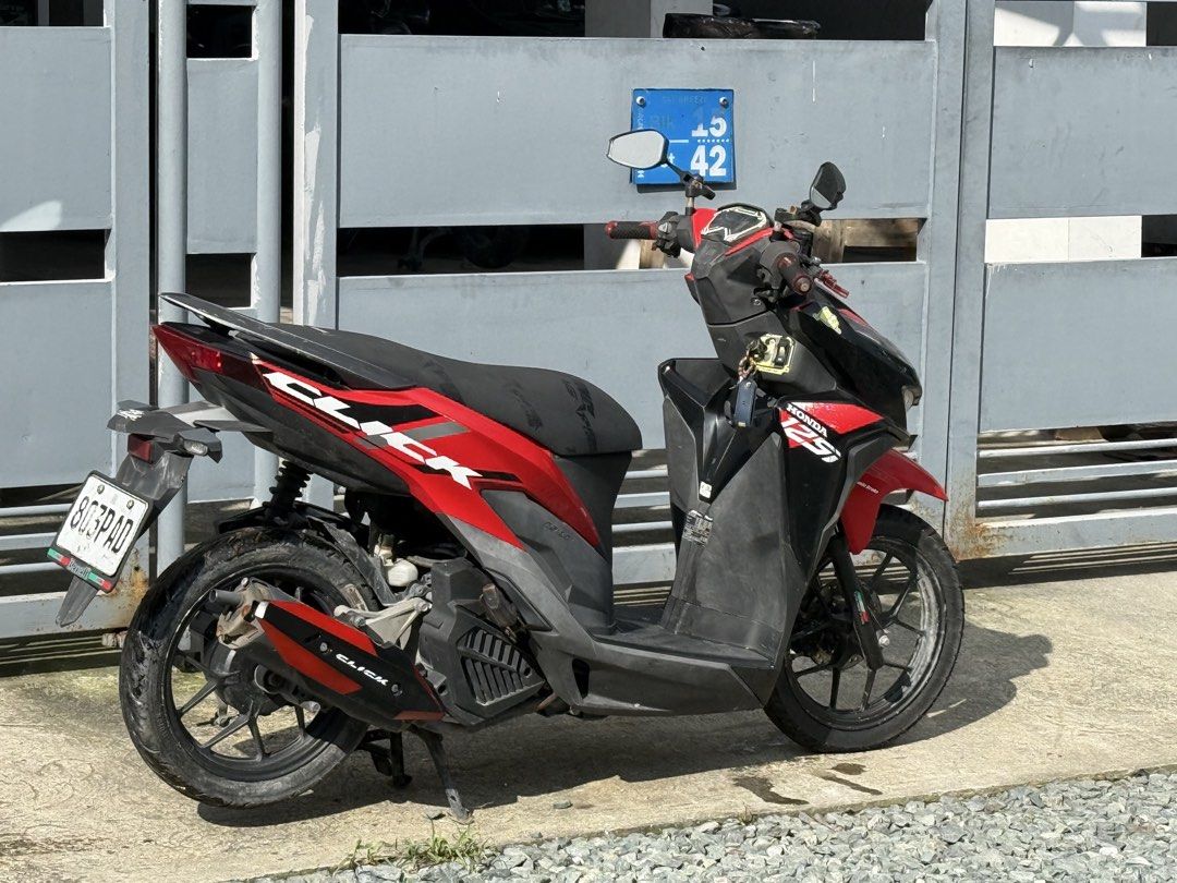 Honda Click 125i v2 Scooter Red Black (Category: Motorbikes for Sale) located in Taguig. Submitted by jayacosta (Listing ID 1456670179, Image 3). Description: NEGOTIABLE!!! 56k sabi ni carousell ang average selling price but gawin ko nalang 50k. Send offer. Pwede niyo pong icheck dito sa bahay before buying. Honda Click 125i scooter for sale. Red and black color scheme. Ready for your daily commute or weekend rides. Well-maintained and runs smoot