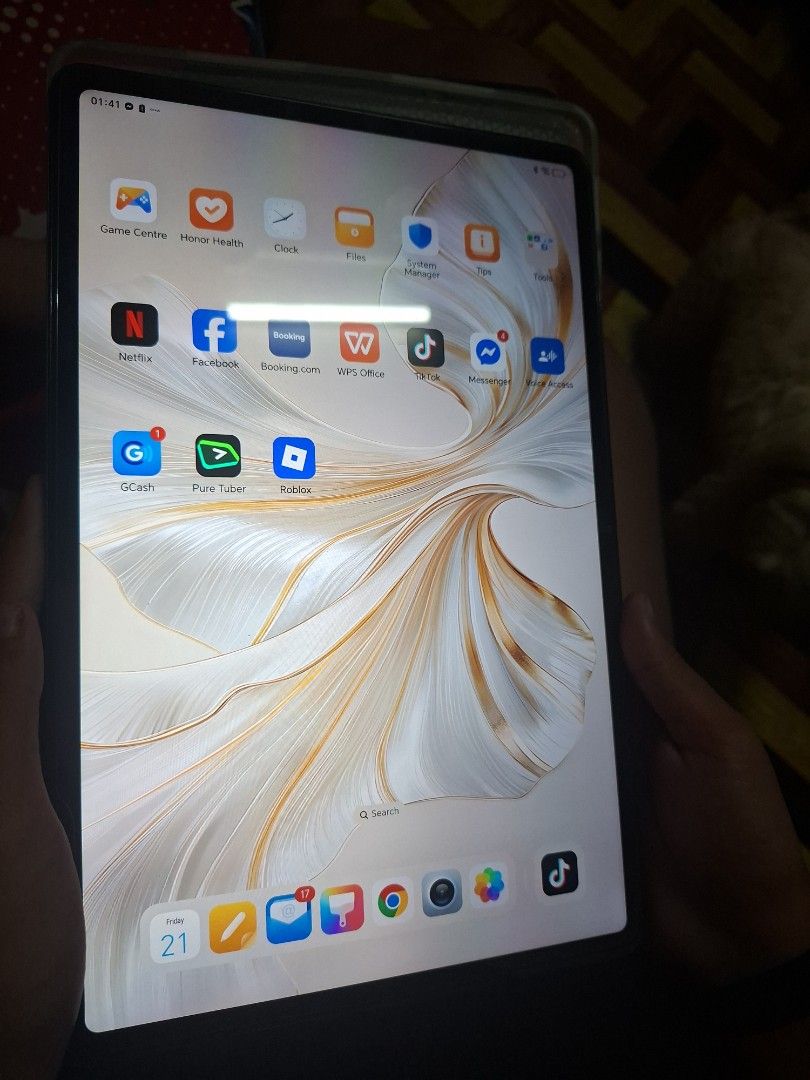 HONOR Pad 9 Tablet with keyboard slightly used (Category: Android) located in Caloocan City. Submitted by krisseljoy26027 (Listing ID 1456766513, Image 3). Description: - HONOR Pad 9 Tablet (Model: HEY2-W09) - Runs on MagicOS 8.0 - Features GPU Turbo for enhanced performance - Ideal for everyday use and general tasks - Please check photos for detailed condition.