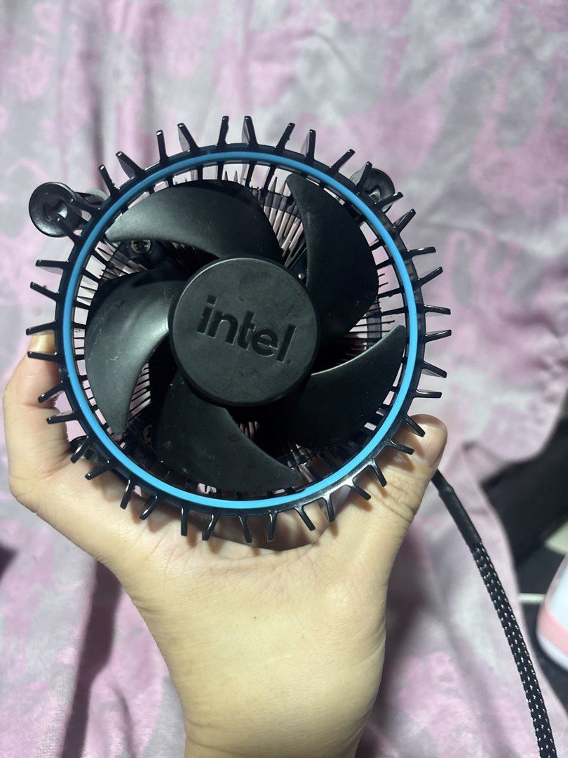 Intel LGA1700 CPU Cooler (FAN ONLY!) (Category: Computer Parts) located in Marikina City. Submitted by PrelovedByLuna (Listing ID 1456776471, Image 3). Description: - Intel CPU cooler fan - Comes with mounting clips - Standard 4-pin fan connector -matagal naitago / AS IS / bawal sa maarte -will put in other box since compromised na ang box niya .