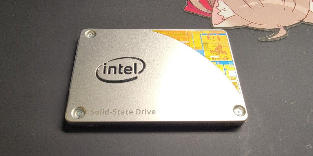 由 guan7777 (刊登 ID 1456698995，圖片 1) 提交，位於 新北市 (New Taipei) 的 Intel SSD 535 Series 256GB (類別：硬碟及儲存裝置)，說明：使用3748次 時間3721小時 健康度如圖 可以自取 可以議價。