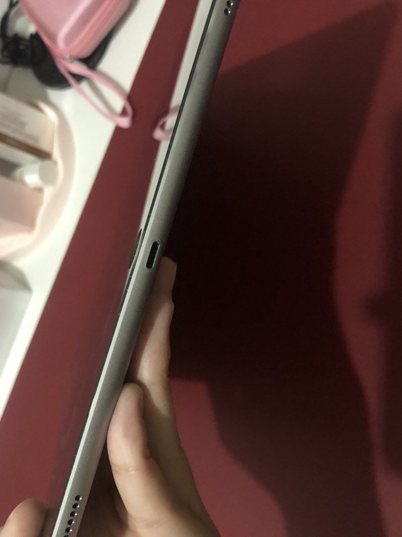 iPad Pro 12.9 First Generation 2015 - 128gb (Category: iPad) located in Bacoor. Submitted by enkarteu (Listing ID 1456636736, Image 3). Description: - 12.9 inches - ios 16.7.16 - Canada variant - 128gb WiFi used - Camera, Mic, Touch ID working - earphones and charging port working - all buttons are working/crisp Honest issues: - medyo mabilis na mag lowbatt. mga 3-4 hrs of usage if tuloy tuloy. - top right speaker is kinda sabog - konting white s