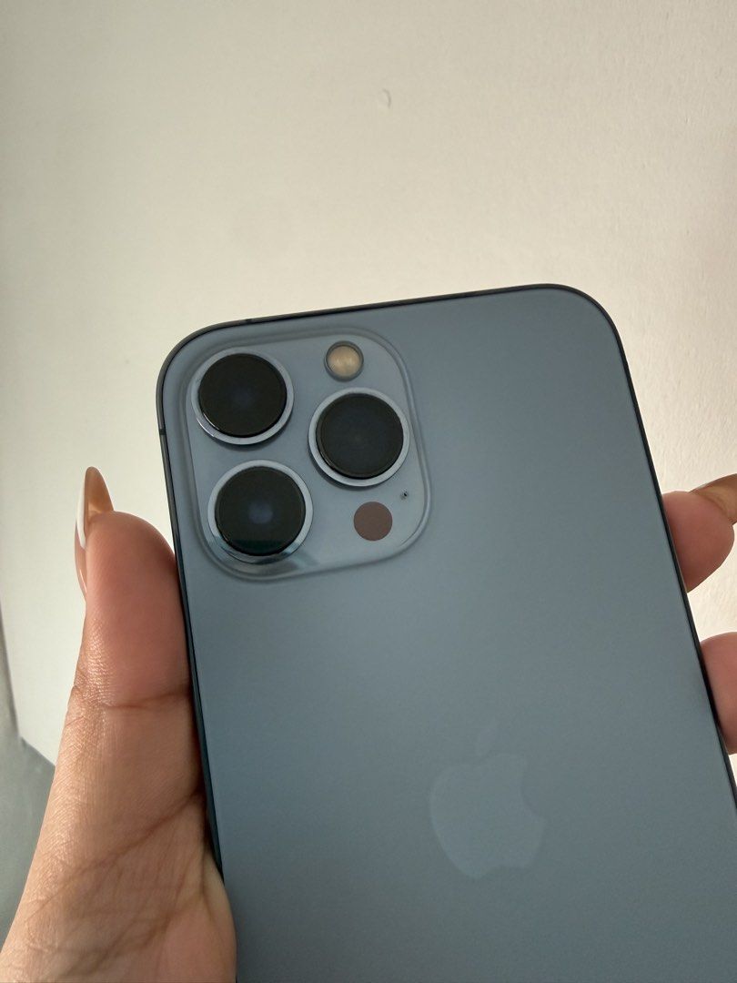 iPhone 13 Pro Max 256GB SMART LOCKED (Category: Cases & Sleeves) located in Makati City. Submitted by asbmfinds (Listing ID 1456669710, Image 3). Description: ✅ FOR SALE ONLY ✅ iPhone 13 Pro Max 256GB SMART LOCKED Condition: • 100% ALL WORKING • True tone & Face ID WORKING • Software is up to date • 75% BH Makunat pa! (used apple charger ONLY) • Minimal dent sa baba (Check pics for reference) • LADY OWNED ❌ NO HIDDEN ISSUE ❌ NO HISTORY OF REPAIR 
