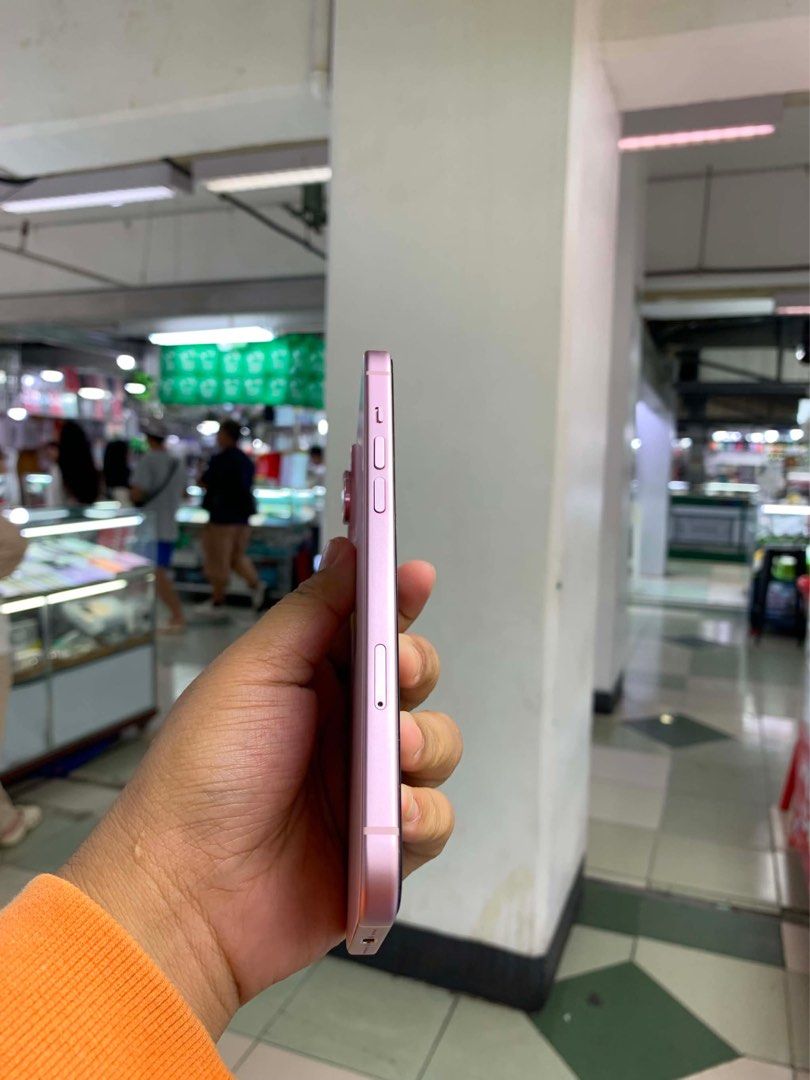 iPhone 15 Plus 128GB Factory Unlock Secondhand (Change Battery) (Category: iPhone 15 Series) located in Pasig City. Submitted by FarAndRayShop (Listing ID 1456655806, Image 3). Description: OPEN FOR SWAP/SELLING/BUYING (RFS: Buy and Sell) Price: 26,499 iPhone 15 Plus 128GB •FACTORY UNLOCK •NO HIDDEN ISSUES •TEST TO SAWA •Authentic Phone Issue: Change Battery Physical store in Greenhills Shopping Center XD-14 Stall Number Look For Rayray Or Anika 