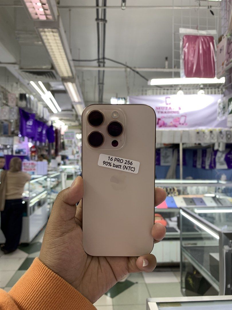 iPhone 16 Pro 256GB Factory Unlock No Issue Secondhand (Category: iPhone 16 Series) located in Pasig City. Submitted by FarAndRayShop (Listing ID 1456657461, Image 1). Description: OPEN FOR SWAP/SELLING/BUYING (RFS: Buy and Sell) Price: 44,499 iPhone 16 Pro 256GB •FACTORY UNLOCK •NO HIDDEN ISSUES •TEST TO SAWA •Authentic Phone Physical store in Greenhills Shopping Center XD-14 Stall Number Look For Rayray Or Anika NO CASH INSTALLMENT We are open 