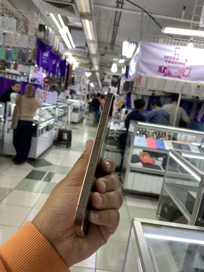 iPhone 16 Pro 256GB Factory Unlock No Issue Secondhand (Category: iPhone 16 Series) located in Pasig City. Submitted by FarAndRayShop (Listing ID 1456657461, Image 3). Description: OPEN FOR SWAP/SELLING/BUYING (RFS: Buy and Sell) Price: 44,499 iPhone 16 Pro 256GB •FACTORY UNLOCK •NO HIDDEN ISSUES •TEST TO SAWA •Authentic Phone Physical store in Greenhills Shopping Center XD-14 Stall Number Look For Rayray Or Anika NO CASH INSTALLMENT We are open 