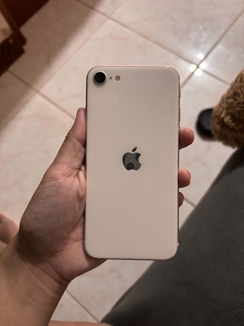 iPhone SE 2nd Gen (Category: iPhone SE Series) located in Pasig City. Submitted by johndanielmangaliag (Listing ID 1456625934, Image 1). Description: fs: iphone SE 2nd Gen • 64GB Storage • iOS 18.1.1 • Working Touch ID & Home Button Issue: • LCD/screen has a black spot at the bottom • battery has been replaced.
