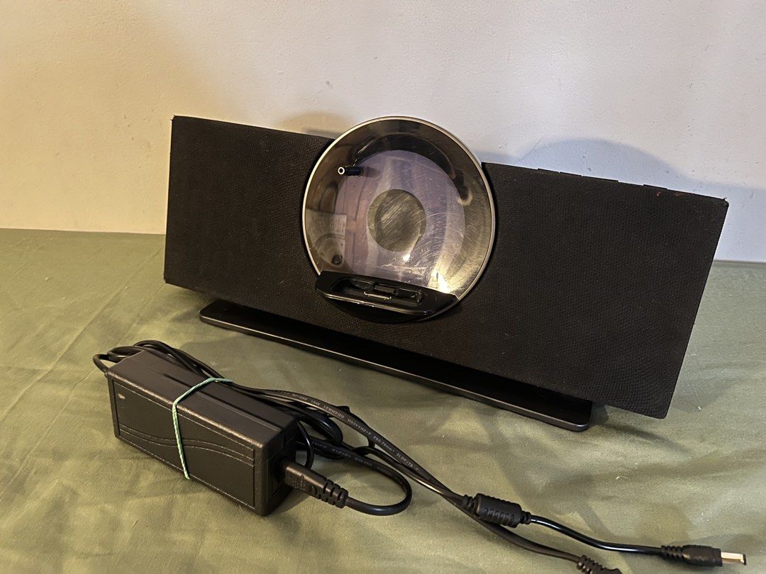 Ipod dock (Category: Soundbars, Speakers & Amplifiers) located in Bacoor. Submitted by xlunadreams (Listing ID 1456700700, Image 2). Description: Selling a coby vitruvian docking speaker with ambient lighting and a 90° rotating dock! pwede sya as a retro desk piece or smart audio setup. Inclusions: - Coby vitruvian speaker unit - Brand new power adapter (bought for 600 pesos) Condition: - Power & Sound: Turns on and plays music clearly. - Left ch