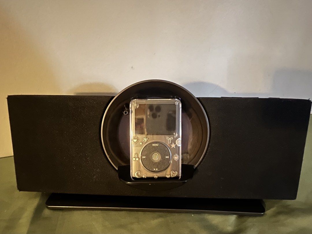 Ipod dock (Category: Soundbars, Speakers & Amplifiers) located in Bacoor. Submitted by xlunadreams (Listing ID 1456700700, Image 1). Description: Selling a coby vitruvian docking speaker with ambient lighting and a 90° rotating dock! pwede sya as a retro desk piece or smart audio setup. Inclusions: - Coby vitruvian speaker unit - Brand new power adapter (bought for 600 pesos) Condition: - Power & Sound: Turns on and plays music clearly. - Left ch