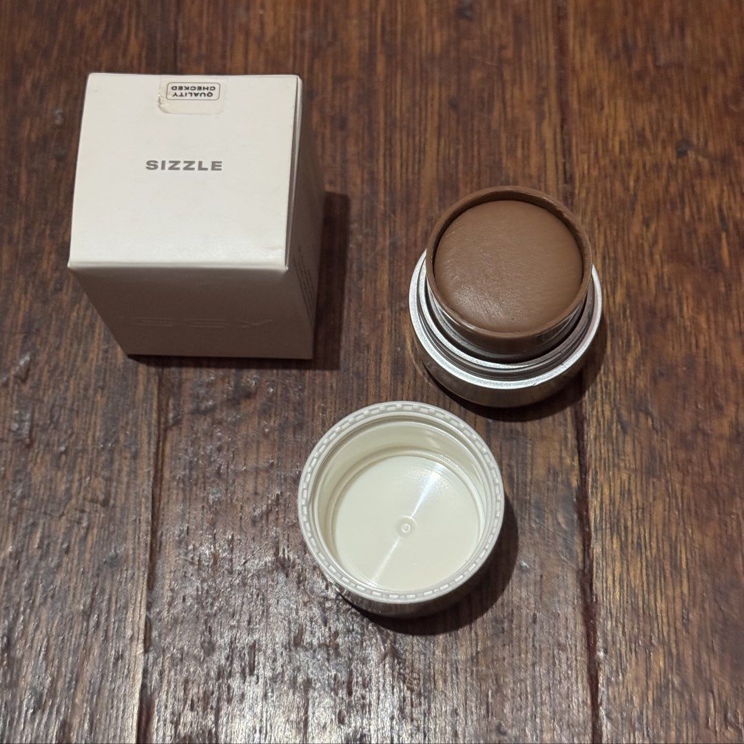 Issy & co- Creme Heat Stick in Sizzle (Category: Makeup) located in Pasig City. Submitted by clarsethsof.ph (Listing ID 1456513251, Image 2). Description: Condition-used once Shade- Sizzle -good condition -with box expiration date: 2027.