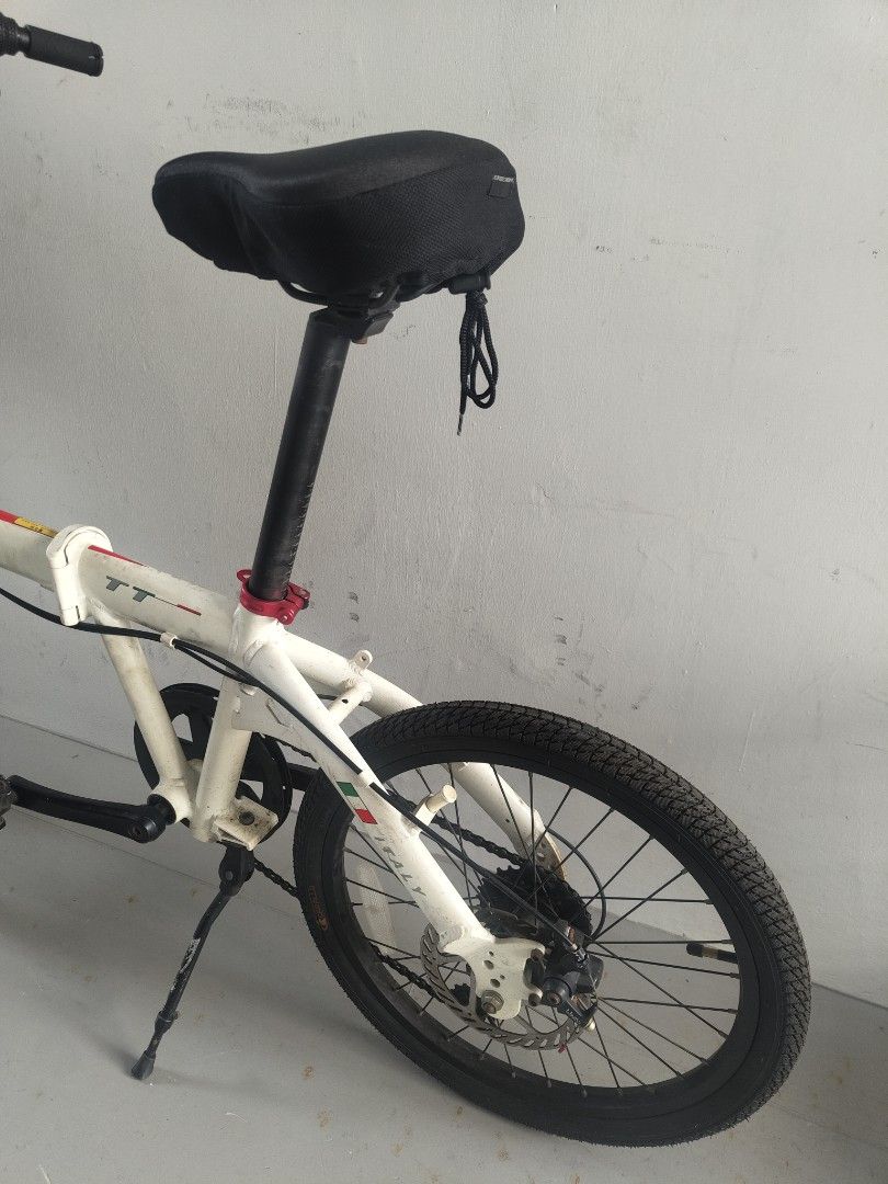 JAVA DECAF Folding Bicycle (Category: Bicycles) located in Singapore. Submitted by riddick (Listing ID 1456721029, Image 3). Description: - White JAVA DECAF folding bike - Front and rear disc brakes for reliable stopping power - Comfortable seat with cover for a pleasant ride - Folds easily for convenient storage and transport - Ideal for commuting or casual cycling adventures - Daughter wants to upgrade to mountain bike - Open to swap with 'S' s