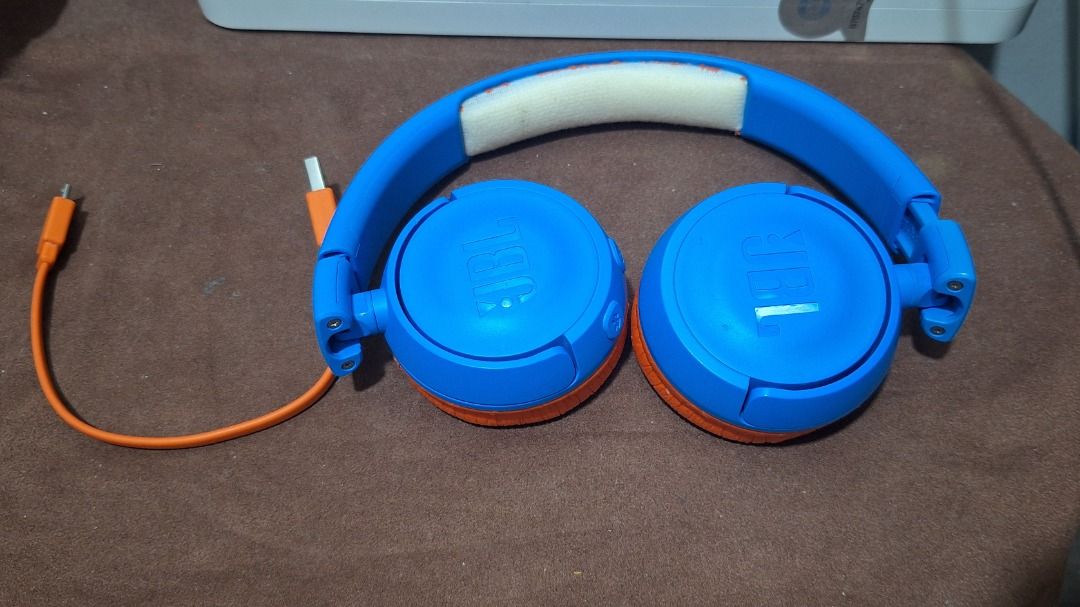 JBL Kids Headphones (Category: Headphones & Headsets) located in General Trias. Submitted by aeunice (Listing ID 1456667483, Image 3). Description: Brand & Model: JBL JR300BT Color: Combination of Blue and Orange In Good Working Condition. Wireless Bluetooth Headphones (Blue/Orange). Minor wear on earcups/headband. Works great! Includes charging cable. Meet up / Shipping via Lalamove, JnT, Gogo Express & LBC..