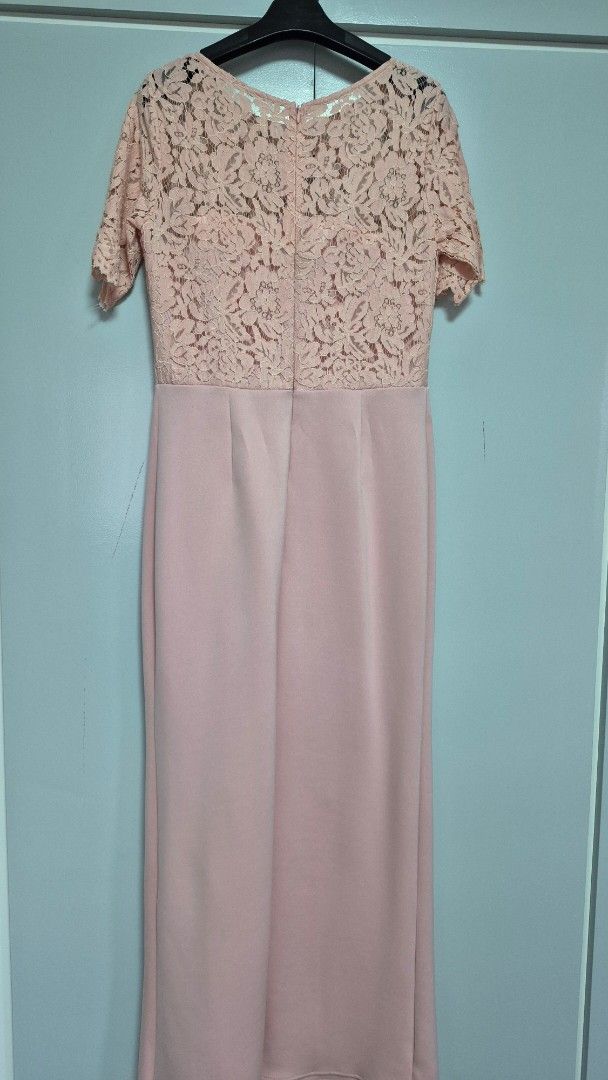 KARIMADON Pink Lace Panel Midi Dress (Category: Dresses) located in Paranaque City. Submitted by amymaddy (Listing ID 1456608867, Image 2). Description: - Brand: KARIMADON - Color: Pink - Style: long dress - Details: Lace on top and sleeves, - Sleeves: Short sleeves - Length: floor length - Occasion: Ideal for events and parties.