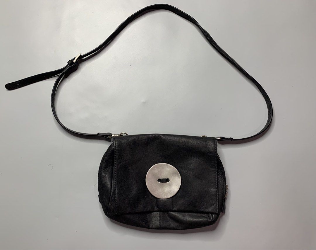 Kawa-kawa By Yohji Yamamoto (Category: Cross-body Bags) located in Binan City. Submitted by hybrid_archival_theory (Listing ID 1456639749, Image 1). Description: Kawa-Kawa Leather Cross Body Bag Kawa-Kawa By Under Yohji Yamamoto Womens In good Condition Measurement Is in The Photos Please Check Detailed Photos Posted For Your Reference Made In Japan •kawa-kawa "button" series leather crossbody shoulder bag.This signature piece by the Japanese bra