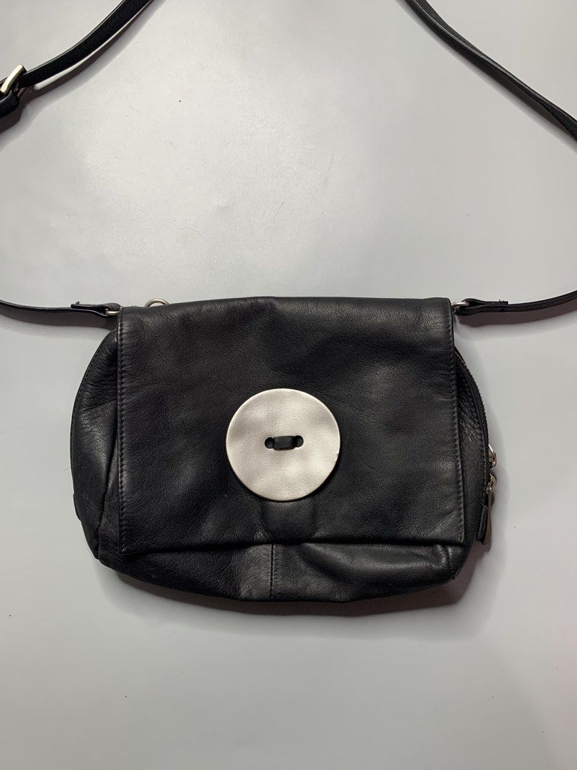 Kawa-kawa By Yohji Yamamoto (Category: Cross-body Bags) located in Binan City. Submitted by hybrid_archival_theory (Listing ID 1456639749, Image 2). Description: Kawa-Kawa Leather Cross Body Bag Kawa-Kawa By Under Yohji Yamamoto Womens In good Condition Measurement Is in The Photos Please Check Detailed Photos Posted For Your Reference Made In Japan •kawa-kawa "button" series leather crossbody shoulder bag.This signature piece by the Japanese bra
