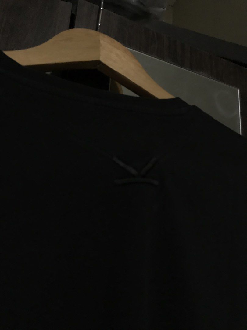 Kenzo Paris Cotton Classic Shirt (Category: Tshirts & Polo Shirts ) located in Bulacan. Submitted by dailybumps (Listing ID 1456689514, Image 3). Description: 20.5x27 Authentic No issue Embroidered "K" at the back Kenzo black T-shirt from the spring/summer collection was created using soft cotton jersey, which holds its shape well and doesn't fade after repeated washings. It's adorned with a large logo of the brand founded by Kenzo Takada (a reco