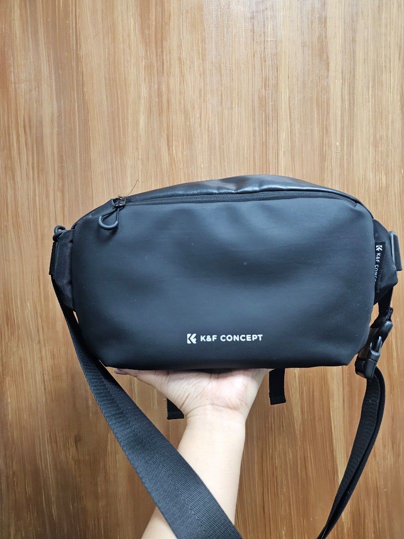 K&F Concept Black Sling Bag Camera Bag (Category: Cross-body Bags) located in Paranaque City. Submitted by rhodalietagle (Listing ID 1456626231, Image 2). Description: - K&F Concept black sling bag -Camera Bag - Durable material construction - Compact and convenient size - Main zippered compartment for secure storage - Adjustable strap for comfortable wear - Ideal for everyday use and travel - Price negotiable.