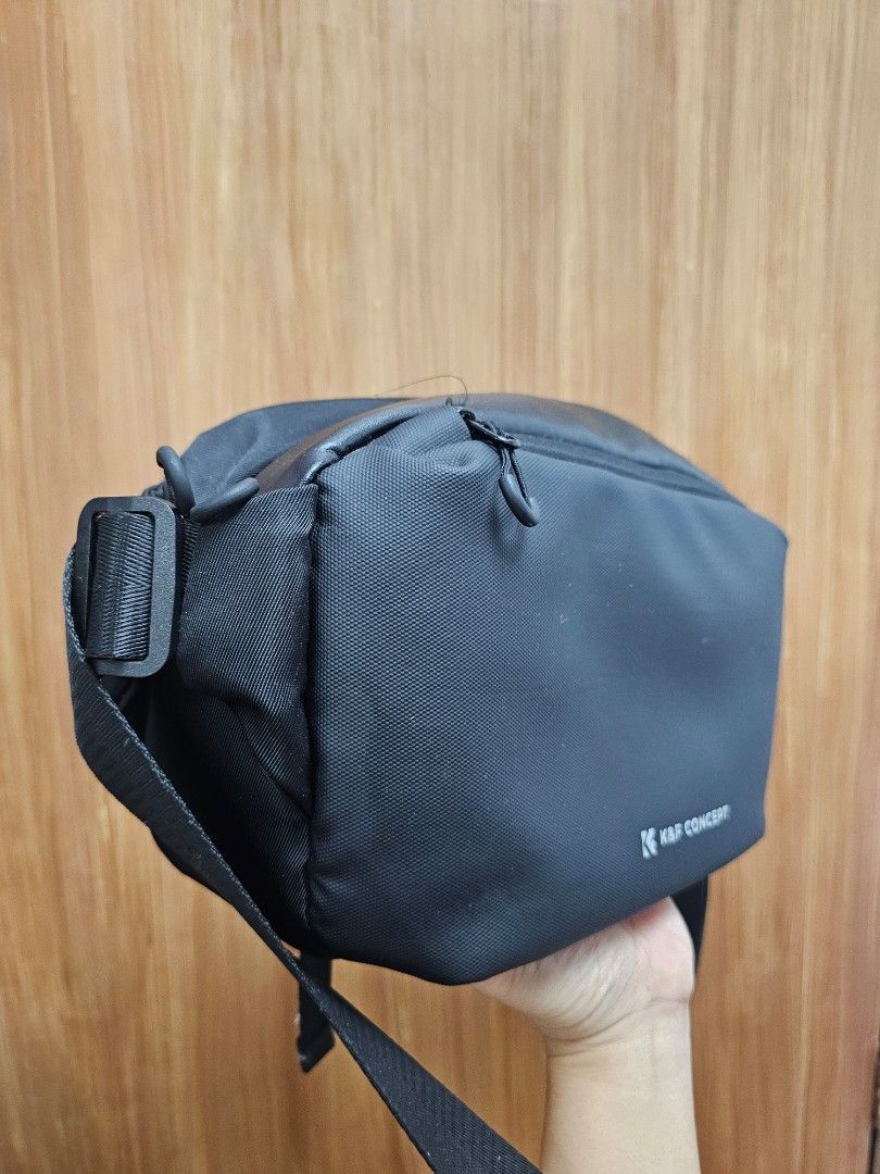 K&F Concept Black Sling Bag Camera Bag (Category: Cross-body Bags) located in Paranaque City. Submitted by rhodalietagle (Listing ID 1456626231, Image 3). Description: - K&F Concept black sling bag -Camera Bag - Durable material construction - Compact and convenient size - Main zippered compartment for secure storage - Adjustable strap for comfortable wear - Ideal for everyday use and travel - Price negotiable.