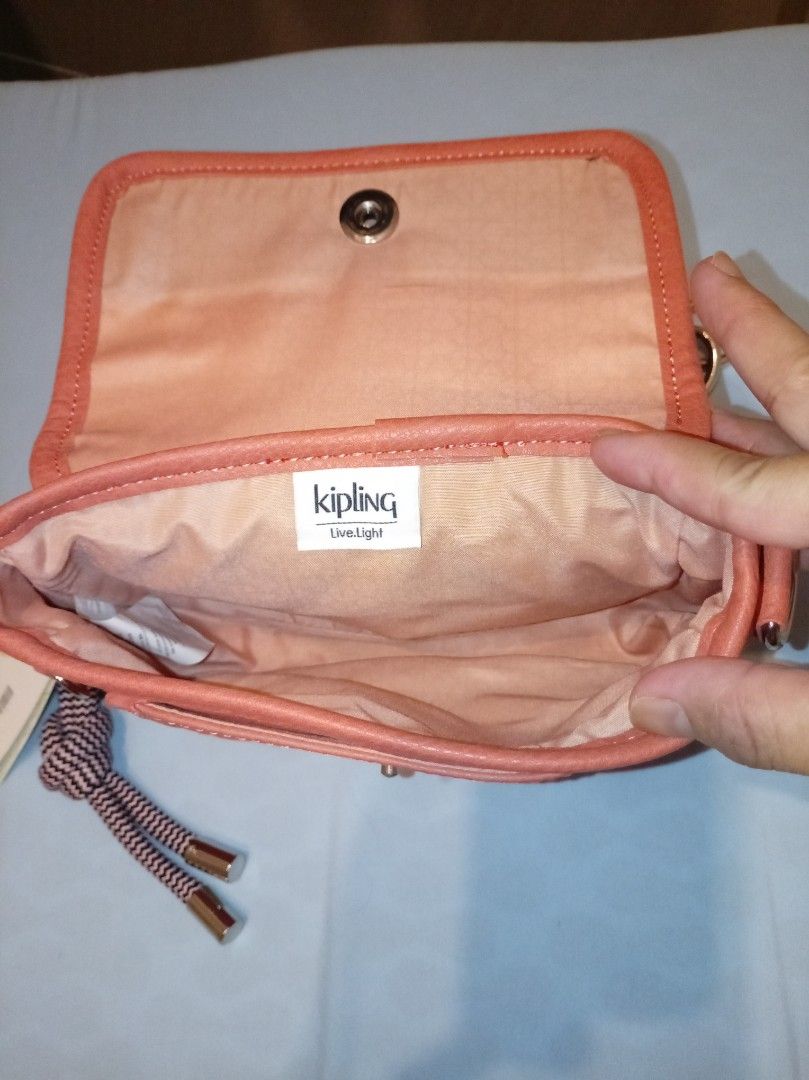 Kipling （分類：手袋及銀包）位於 Hong Kong。 由 miyusi 提交（商品編號 1456729487，圖片 3）。簡介： 2 way bag cross body bag ang shoulder bag 。