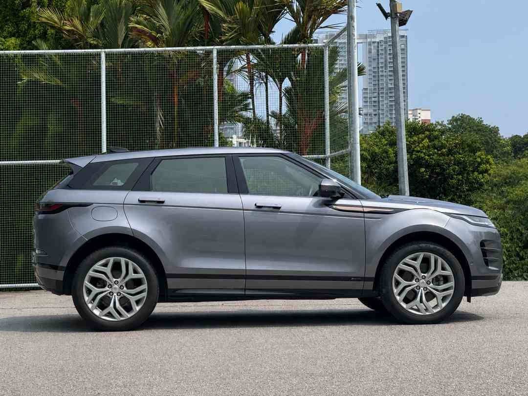 Land Rover Range Rover Evoque Mild Hybrid 2.0 Si4 R Dynamic SE [200PS] (A) (Category: Used Cars) located in Singapore. Submitted by signaturemotors (Listing ID 1456667482, Image 3). Description: Showroom: 237 ALEXANDRA ROAD 237 Alexandra Road #02-04 Singapore 159929 1 Owner! Agent Unit! Low Mileage! Come With 10" Pivi Pro Touch Screen Head Unit With Apple CarPlay. Gesture Tailgate. Land Keep Assist. Blind Spot Assist. TPMS. 16 Way Power Front Sea