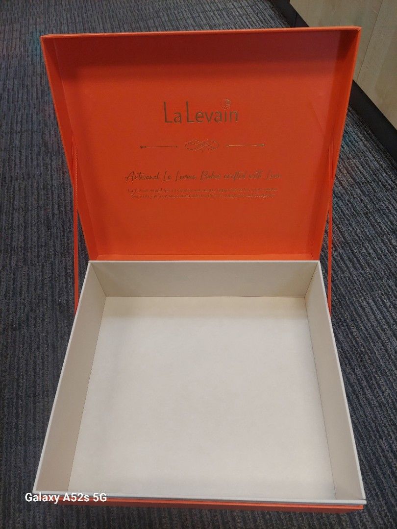 Large Box (Category: Accessory holder, box & organizers) located in Singapore. Submitted by bl.lee (Listing ID 1456779635, Image 1). Description: .