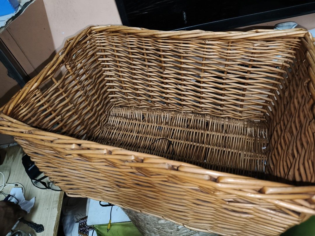 Large Wicker Storage Basket (Category: Storage Boxes & Baskets) located in Manila. Submitted by reascheyss51406 (Listing ID 1456693902, Image 2). Description: - Made from natural wicker - Ideal for storing blankets, toys, or household items - Adds a rustic charm to any space - Generous dimensions.
